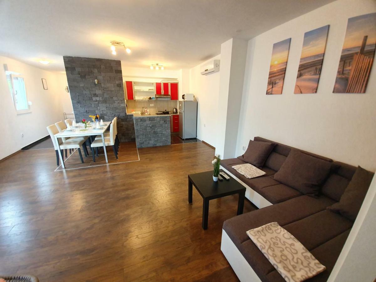 דרבניק Apartments Lara מראה חיצוני תמונה