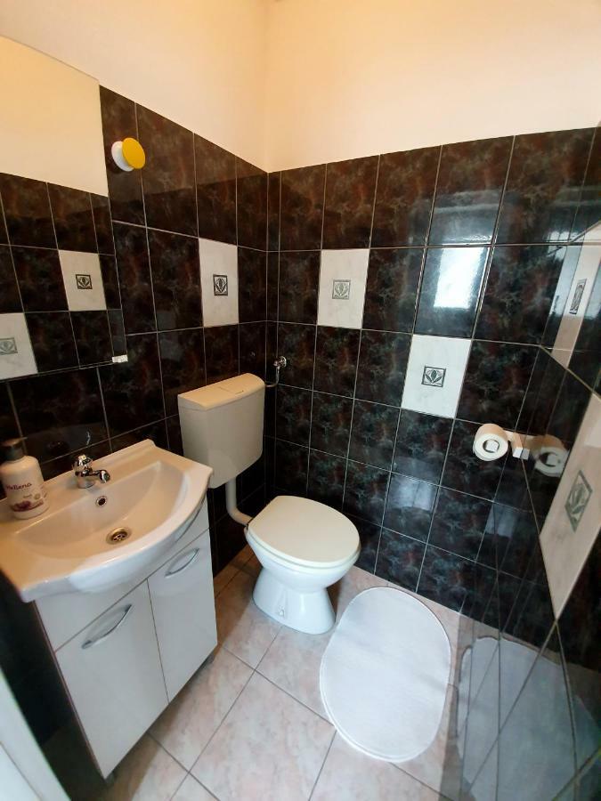 דרבניק Apartments Lara מראה חיצוני תמונה